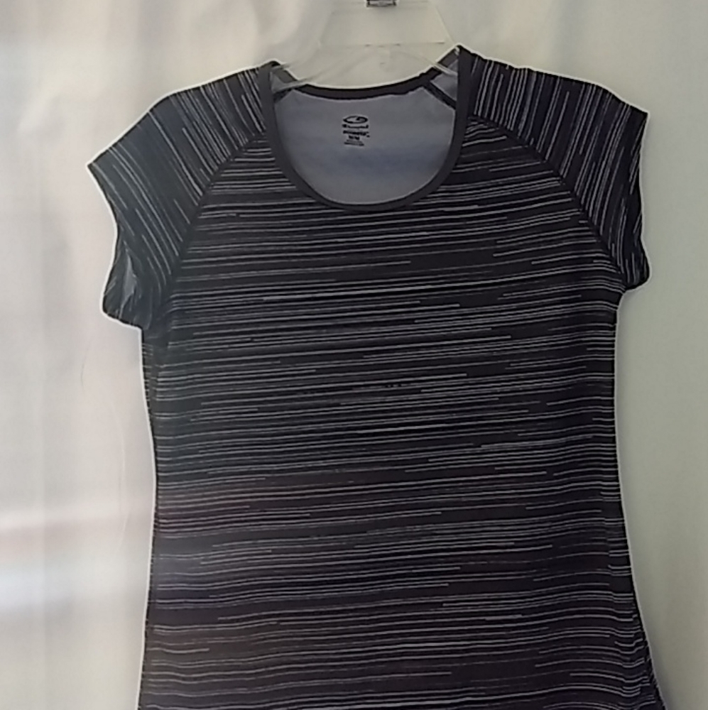 Short sleeve workout shirt